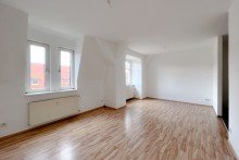 Wohnzimmerfenster Familienfreundliche Maisonettewohnung mit Balkon & EBK in der Kr�mpfervorstadt