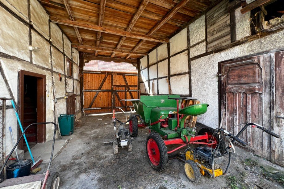 Traditionelle Einfahrt im Fachwerkhaus Einfamilienhaus Drei Gleichen / M�hlberg
