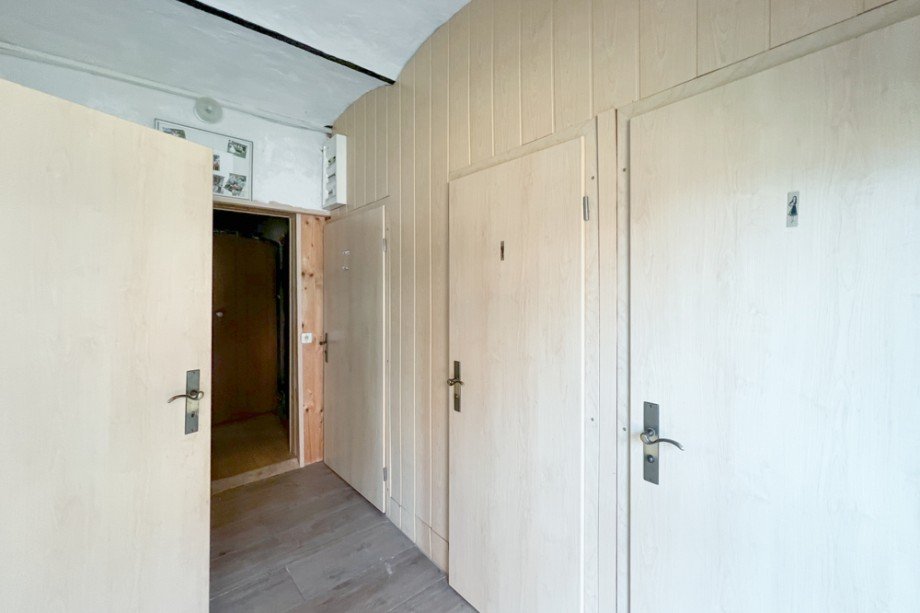Toiletten im Eingangsbereich Mehrfamilienhaus Bretleben