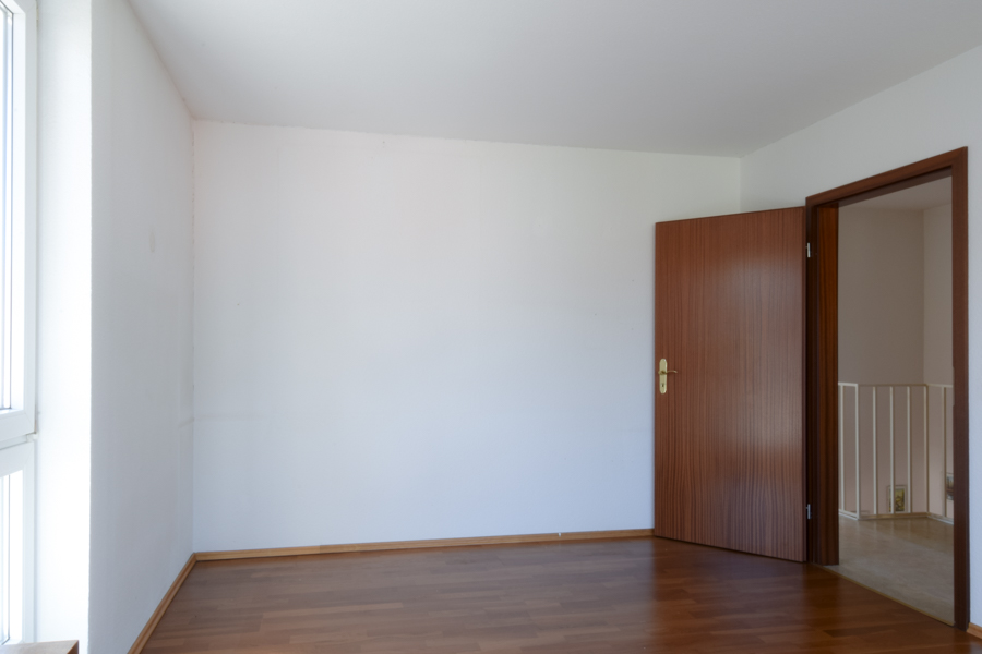 Schlafzimmer mit Echtholzparkett Doppelhaush�lfte Erfurt/ Salomonsborn
