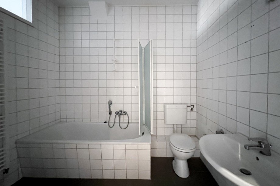 Gro�es Badezimmer Etagenwohnung Erfurt