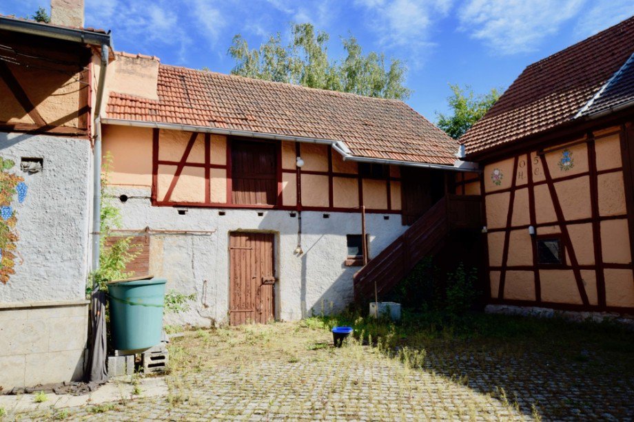 Ehemalige Stallungen und Scheune Einfamilienhaus Tonna / Gr�fentonna