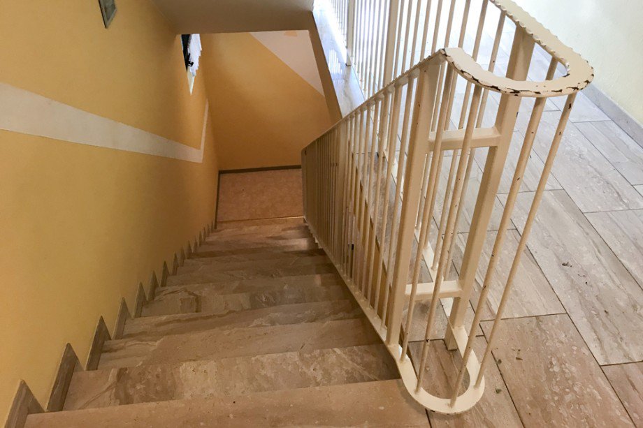Hausflur und Treppe Erdgeschosswohnung Herbsleben