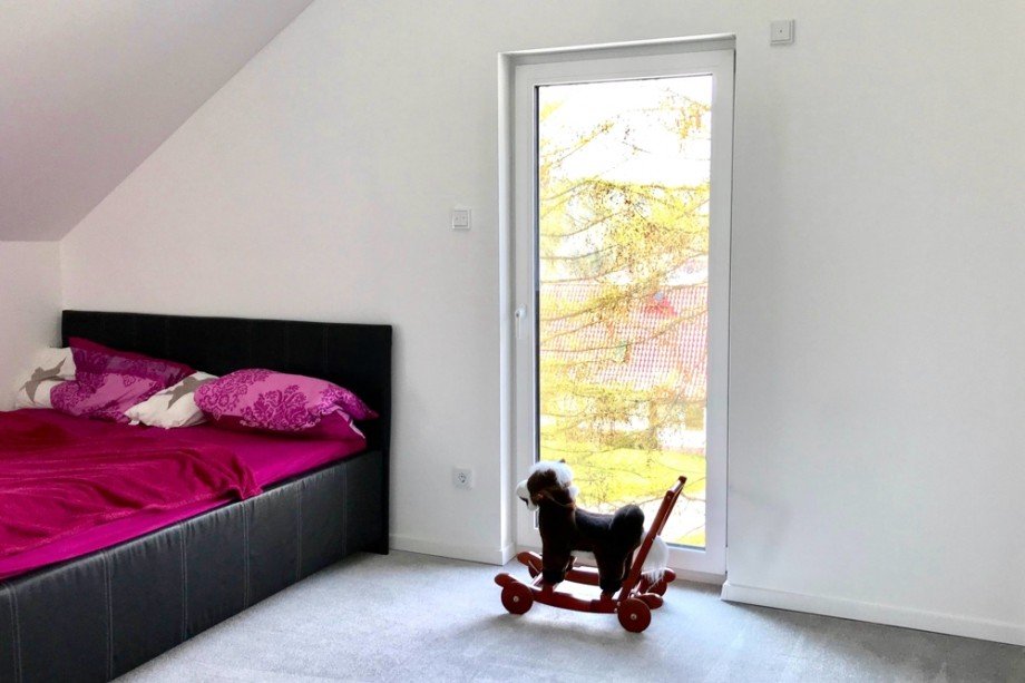 Kleines Schlafzimmer mit franz�sischem Balkon Einfamilienhaus Steinbach-Hallenberg/ Viernau