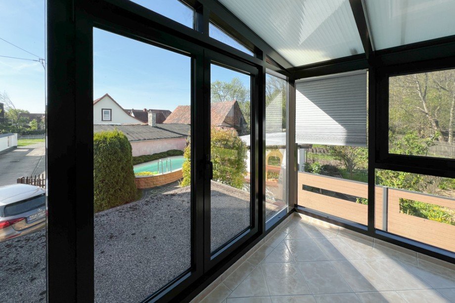 Blick zum eigenen Pool Einfamilienhaus Kleinm�lsen