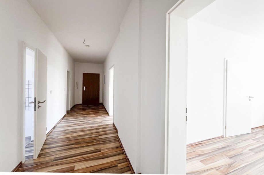 Flur Blick zur Wohnungst�r Etagenwohnung Erfurt