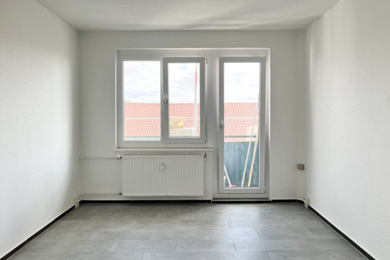 Wohnzimmerfenster Buttst�dt Etagenwohnung Renovierte Singlewohnung mit Balkon