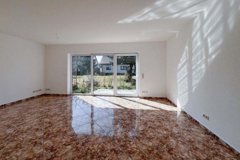 Gro�es Wohnzimmer mit Blick in den Garten Einfamilienhaus Erfurt / Stotternheim