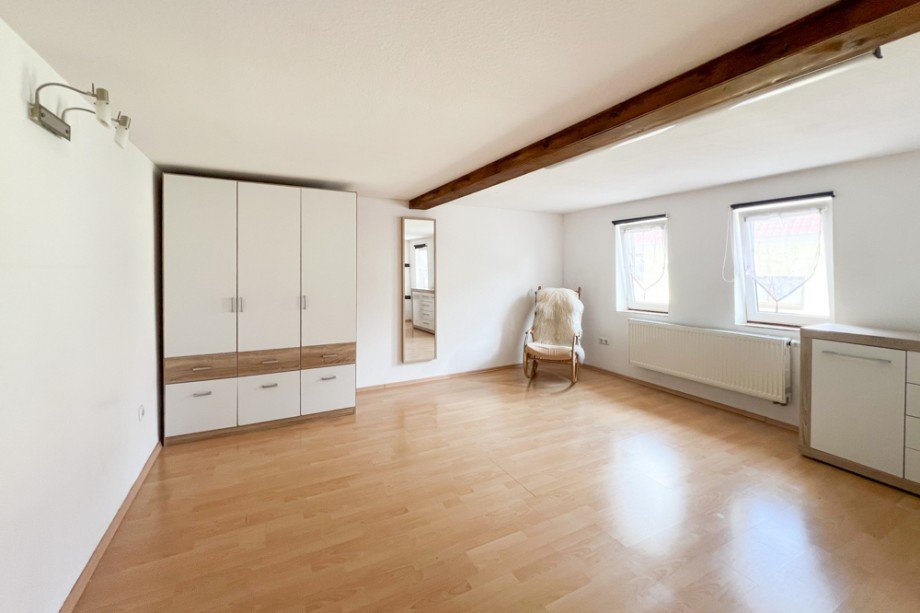 Gro�es Schlafzimmer zur Stra�e Einfamilienhaus Unstrut- Hainich / Sch�nstedt