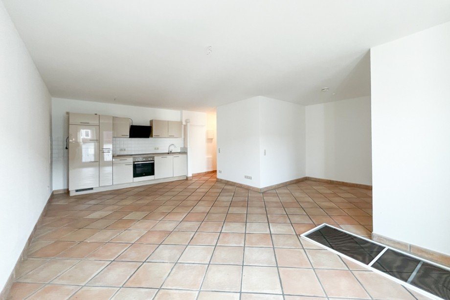 Wohnraum mit Einbauk�che Etagenwohnung Erfurt