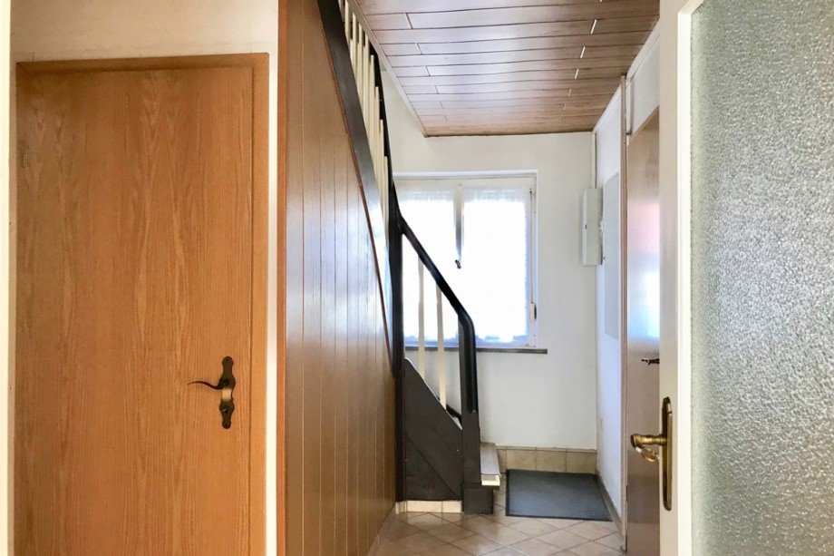 Hausflur EG mit Kellert�r Einfamilienhaus Erfurt