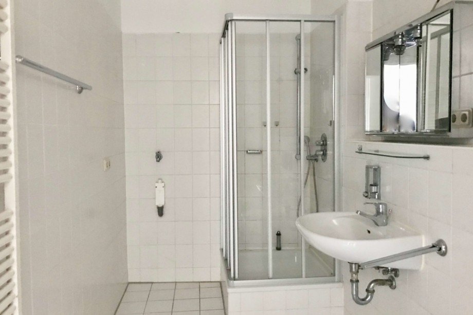 Innenliegendes Badezimmer mit Dusche Etagenwohnung Erfurt