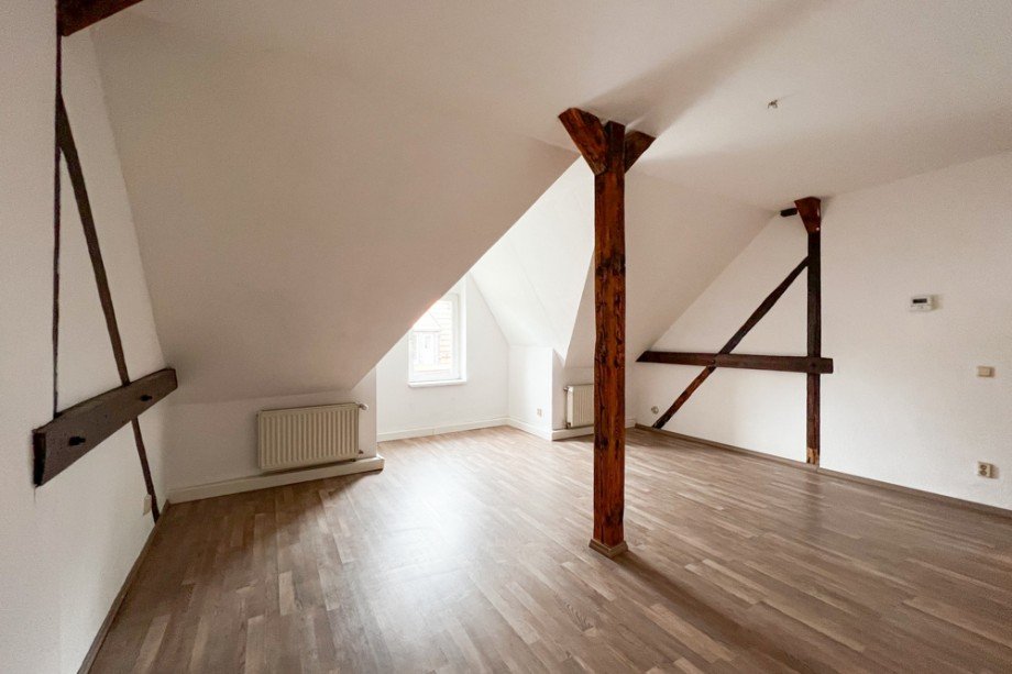 Wohnzimmer mit Fachwerk und Gaubenfenster Dachgeschosswohnung Erfurt / L�bervorstadt