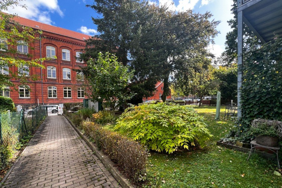 Blick Vorgarten zur anderen Stra�enseite Erdgeschosswohnung Gotha