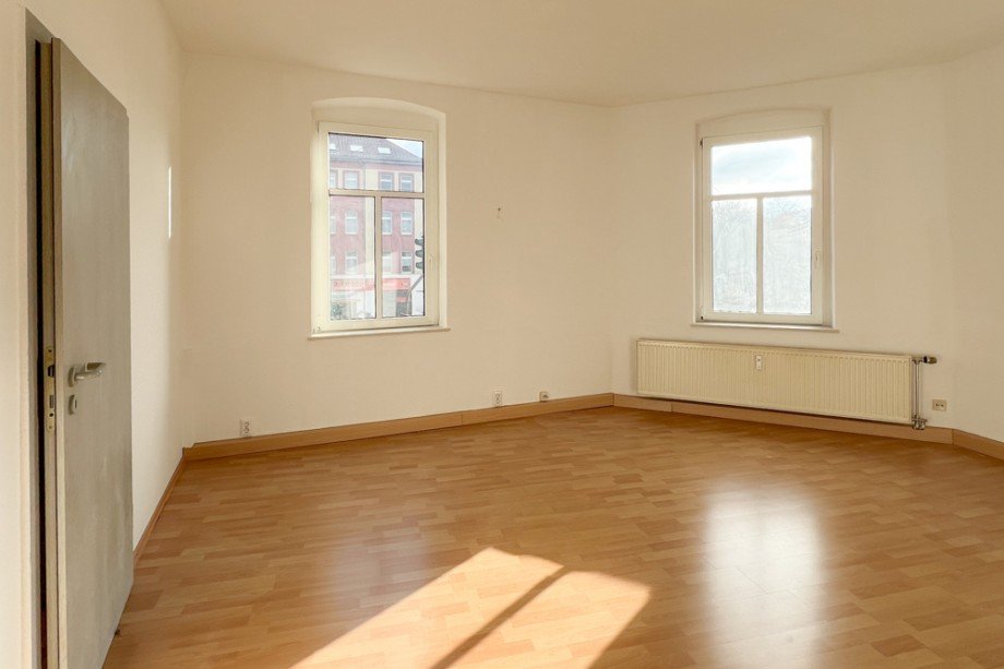 Wohnzimmer mit T�r zum Schlafzimmer Etagenwohnung Erfurt