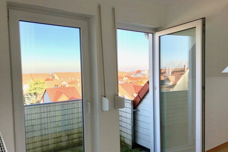 Balkont�ren im Schlafzimmer Etagenwohnung Erfurt