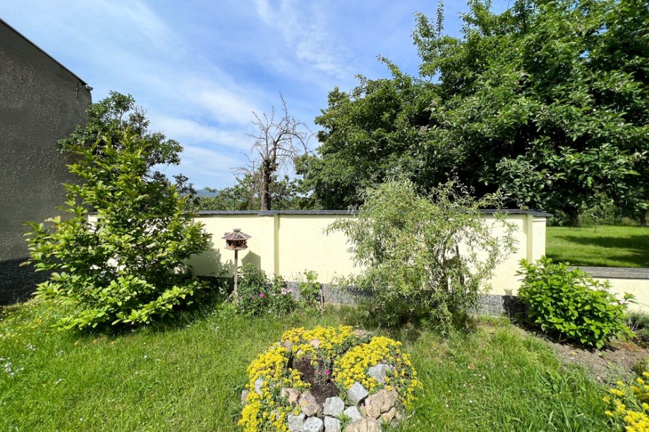 Kleiner pflegeleichter Garten Haus Saalfeld/Saale / Remsch�tz