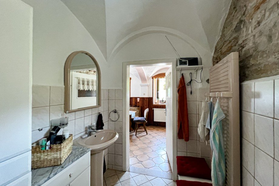 Blick vom Badezimmer in die K�che Haus Saalfeld/Saale / Remsch�tz