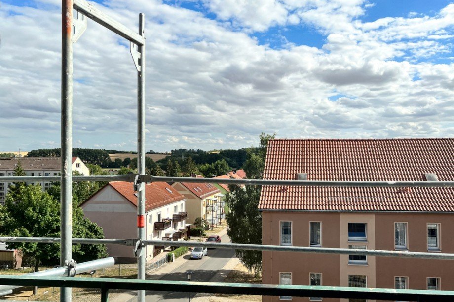Blick vom Balkon bald ohne Ger�st Etagenwohnung Buttst�dt