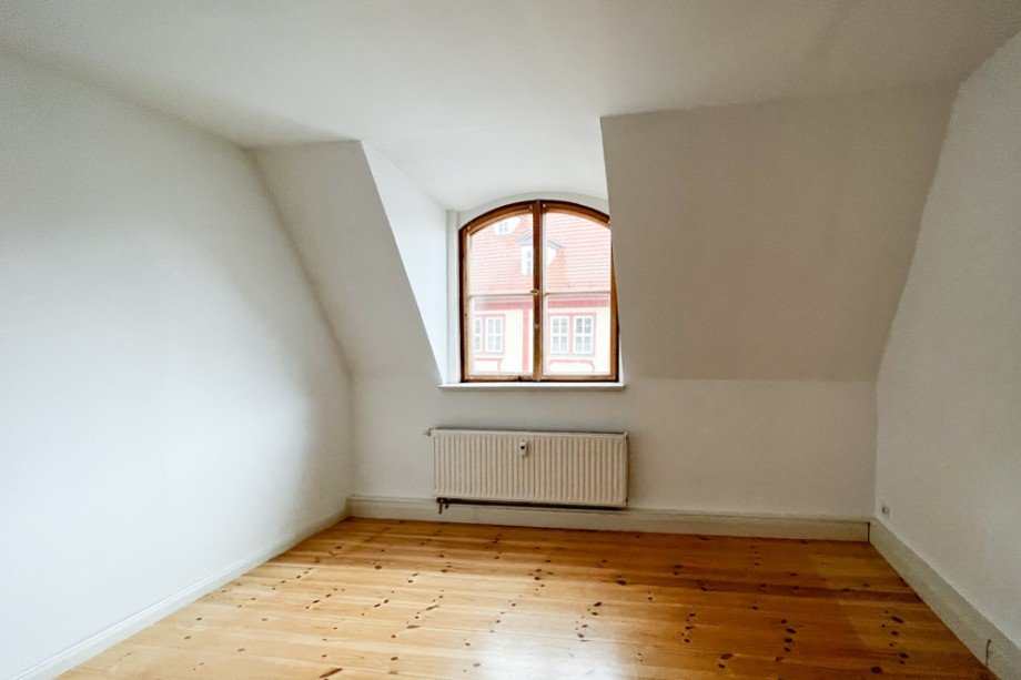 2. Schlafzimmer mit Gaubenfenster Etagenwohnung Arnstadt / Altstadt