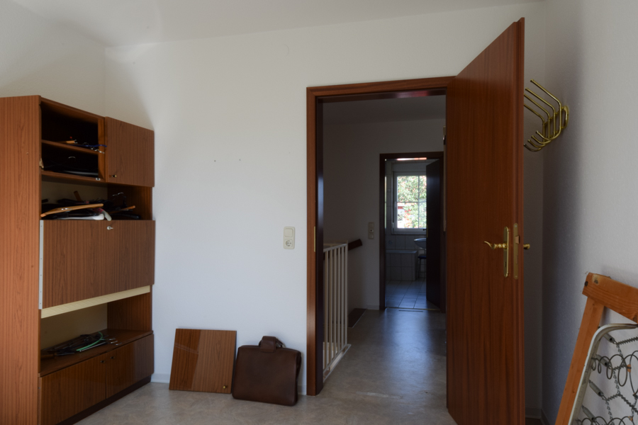 Schlafzimmer gegen�ber dem Badezimmer Doppelhaush�lfte Erfurt/ Salomonsborn