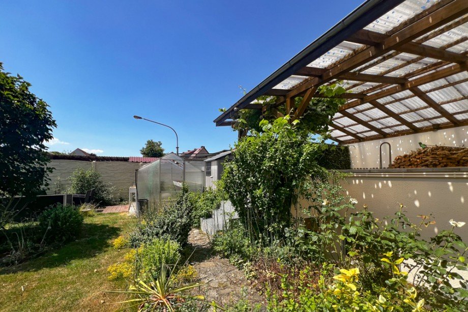 Terrasse �ber dem Gartenkeller Einfamilienhaus Herbsleben