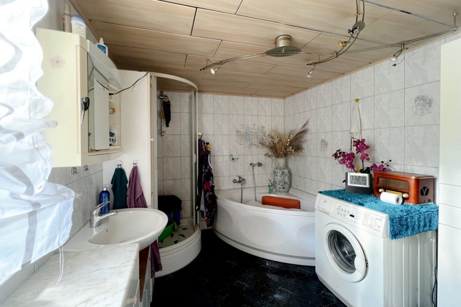 Bad mit Badewanne und Dusche Einfamilienhaus Erfurt