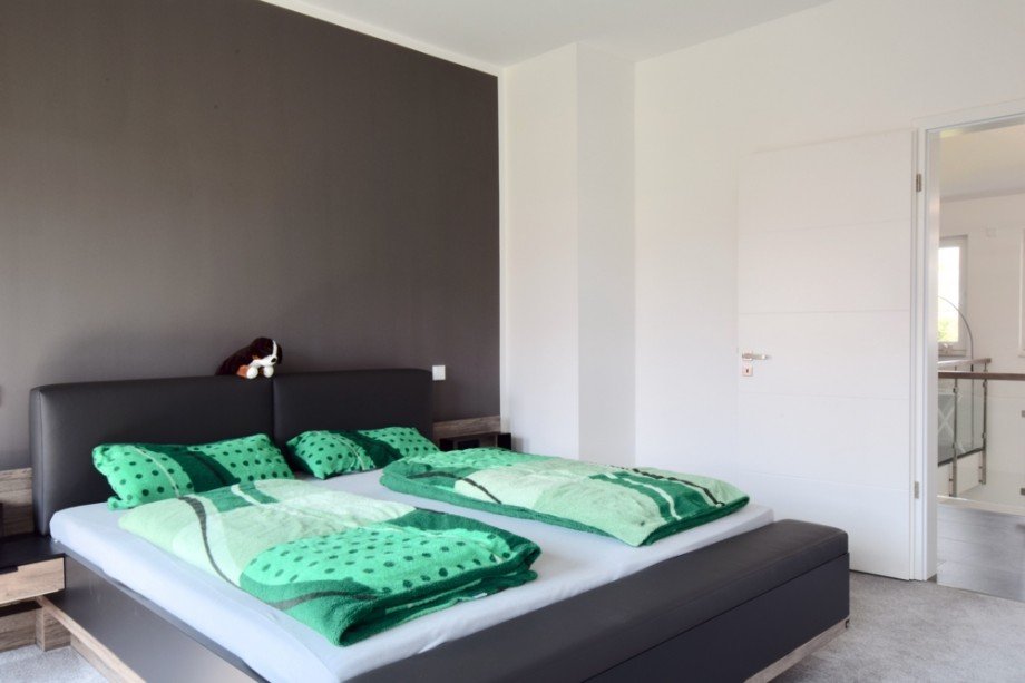 Gro� aber gem�tlich - Schlafzimmer Einfamilienhaus Steinbach-Hallenberg/ Viernau