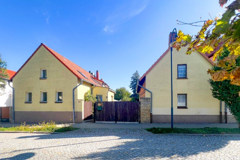 Bauernhaus mit Nebengeb�ude in Berlstedt Einfamilienhaus Am Ettersberg / Berlstedt