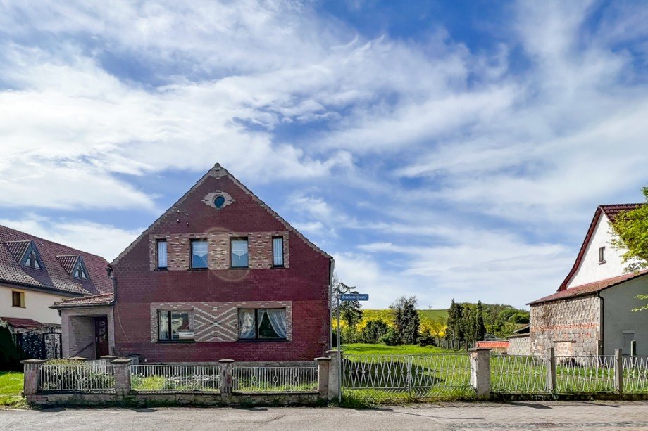 Wohnhaus mit gro�em Grundst�ck Mehrfamilienhaus Bretleben