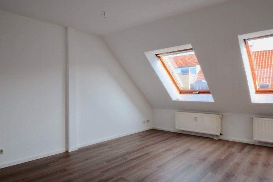 Gro�e Schlafzimmer links Dachgeschosswohnung Erfurt