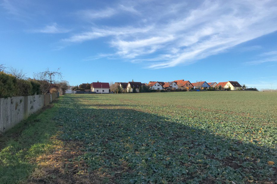 Felder hinter dem Garten Einfamilienhaus Drei Gleichen OT M�hlberg