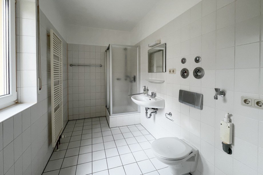 Tageslichtbad mit Dusche Erdgeschosswohnung Erfurt