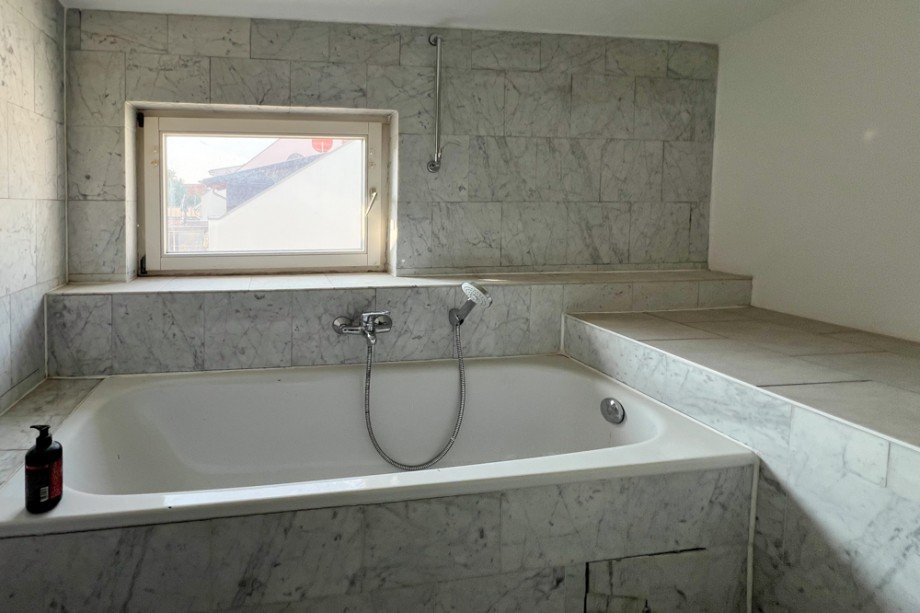 Badewanne Etagenwohnung Erfurt
