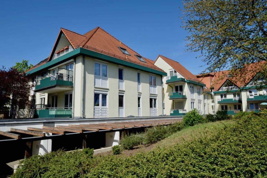 Gartenansicht mit Tiefgaragenstellpl�tzen Erdgeschosswohnung Erfurt