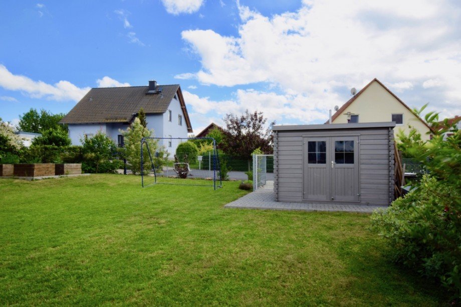 Kleiner Ger�teschuppen im hinteren Gartenbereich Einfamilienhaus Arnstadt / Marlishausen