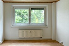 Schlafzimmerfenster Zweiraumwohnung mit Balkon im 1.OG im beliebten Erfurt M�bisburg