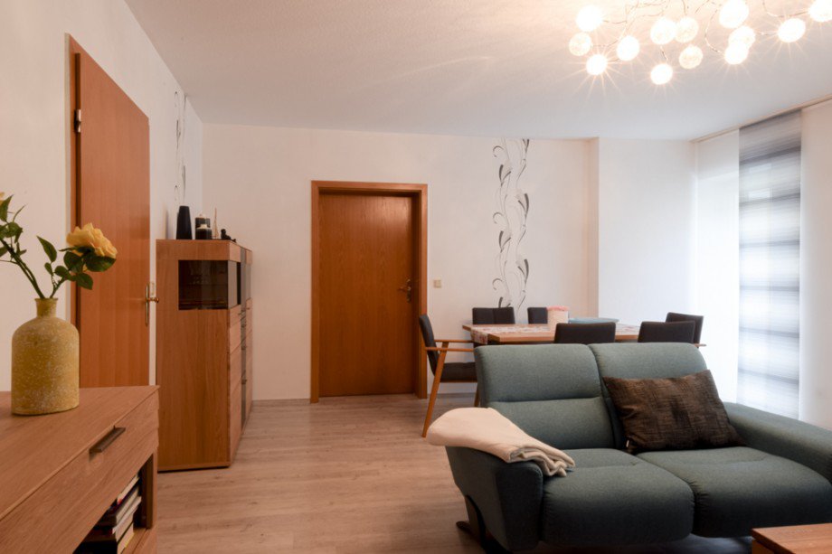 Wohnzimmer mit Designvenylboden Erdgeschosswohnung Herbsleben