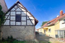 Giebelansicht Scheune hofseitig Traditionelles Einfamilienhaus mit gro�er Scheune & h�bschem Garten