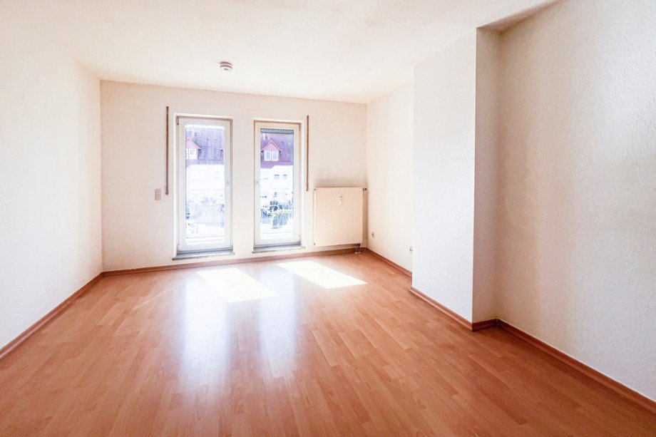 Wohnzimmer mit sch�ner Loggia Etagenwohnung Erfurt