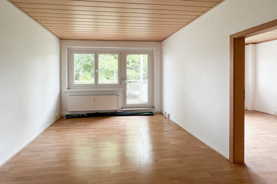 Wohnzimmer mit Balkon Etagenwohnung Erfurt / M�bisburg-Rhoda