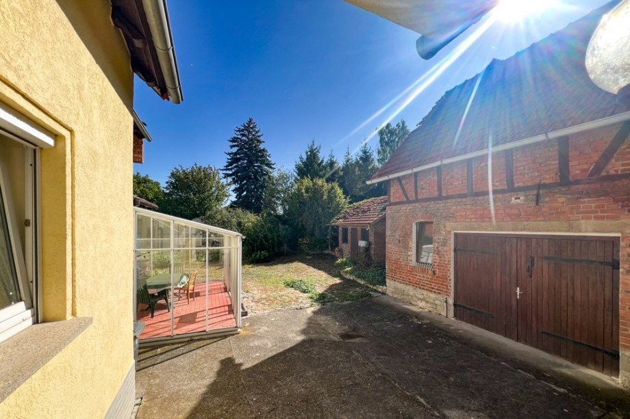 Blick vom Hauseingang in den Hof Einfamilienhaus Am Ettersberg / Berlstedt