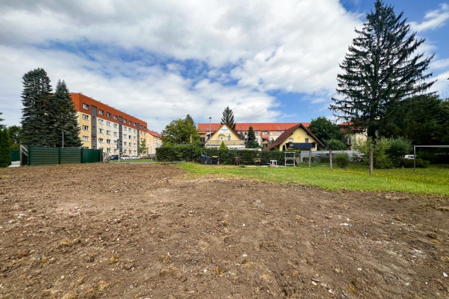 Blick andere Stra�enseite Wohngrundst�ck Bad Sulza