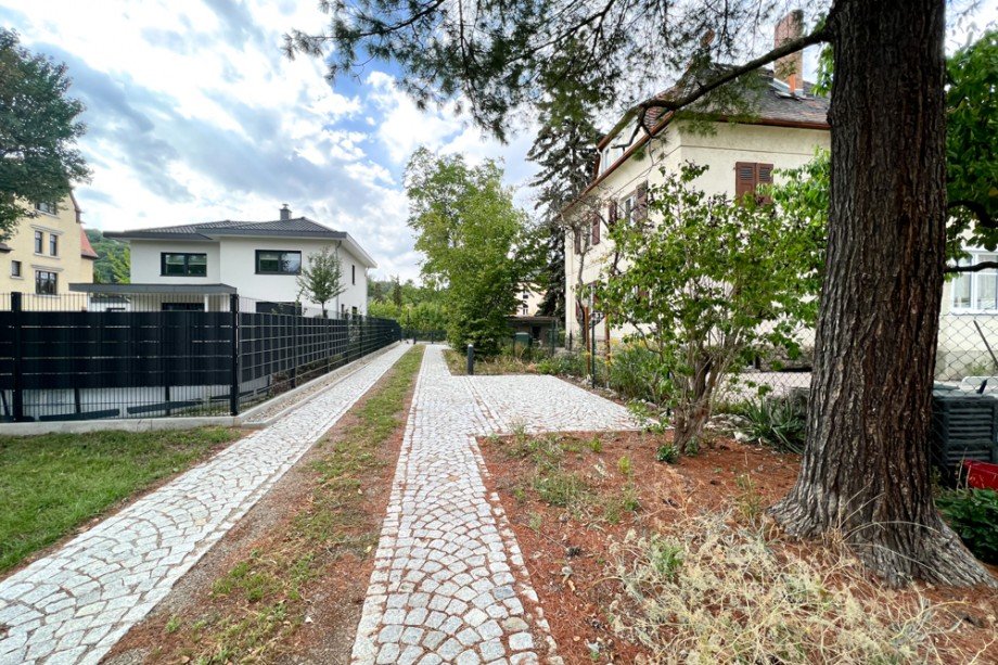 Grundst�ckszufahrt mit Stellpl�tzen Erdgeschosswohnung Arnstadt