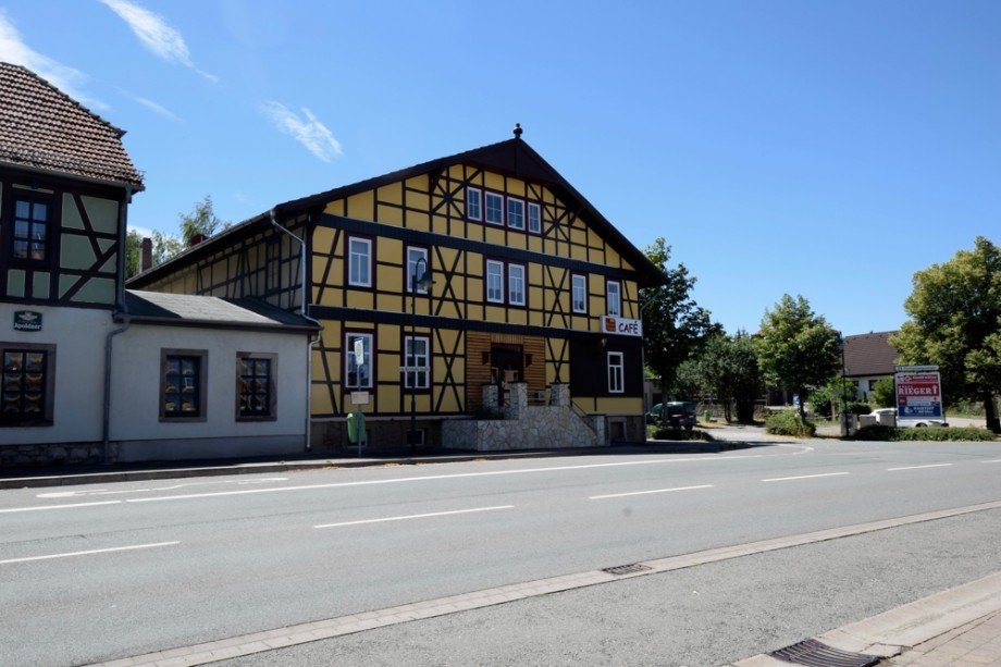 Bushaltestelle direkt vor der T�r Haus Nohra