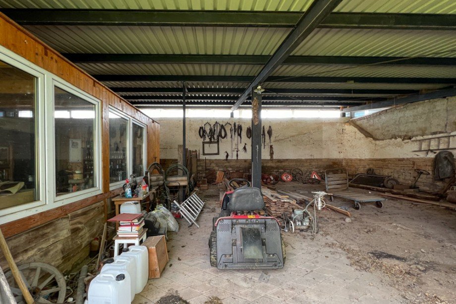 �berdachte Fl�che am Fachwerkhaus Mehrfamilienhaus Bretleben