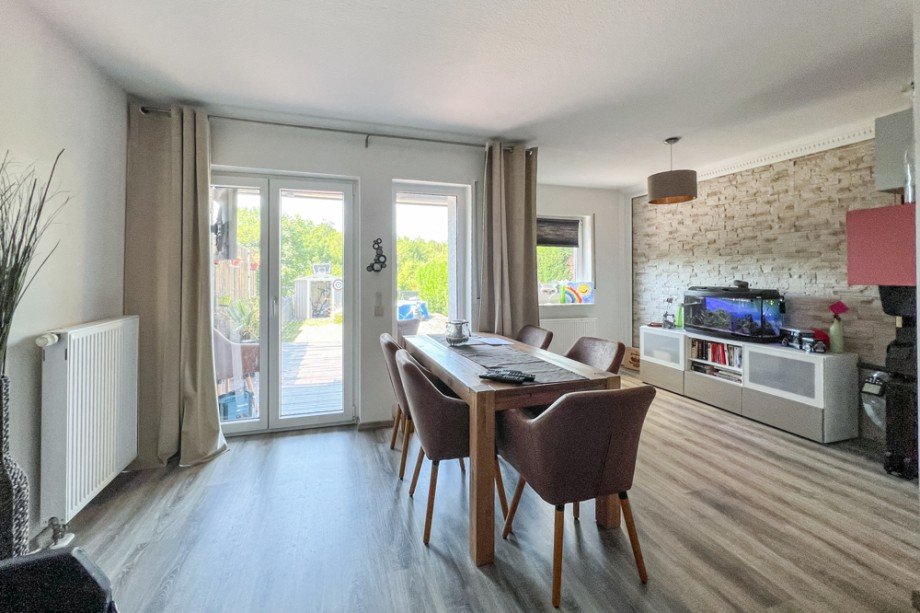 Wohnzimmer mit Blick in den Garten Reihenmittelhaus Erfurt/ Frienstedt