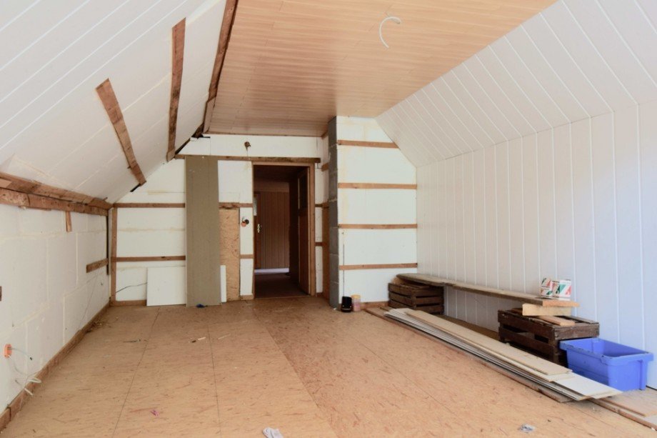 Gro�es Dachzimmer Einfamilienhaus Kutzleben / L�tzens�mmern