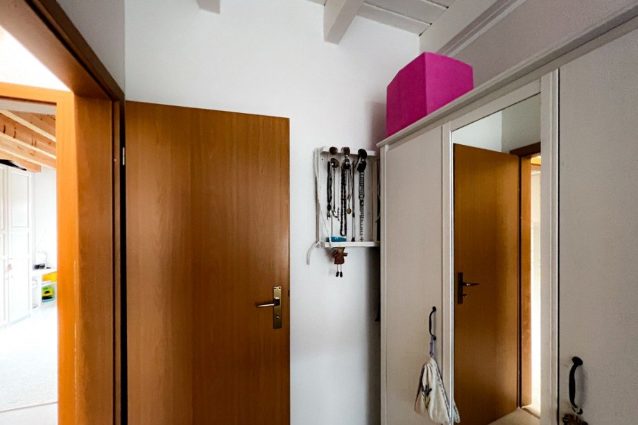 G�stezimmer mit Blick zum gro�en Schlafzimmer Reihenmittelhaus Grammetal