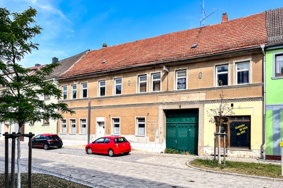 Sanierungsbed�rftiges ehemaliges Hotel Haus Buttst�dt